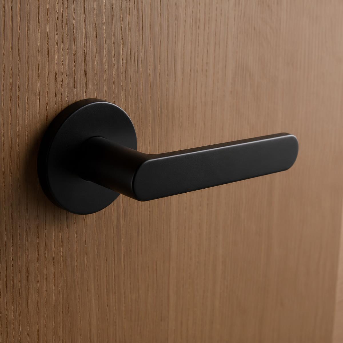 Innentür Eiche mit schwarzem Drücker